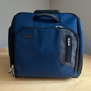 Briggs Riley 2-wheel cabin bag